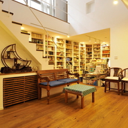 「「桃李（とうり）の家」図書館みたいな空間」サムネイル