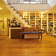 「「桃李（とうり）の家」図書館みたいな空間」サムネイル