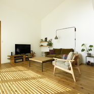 「木のぬくもりを感じる平屋暮らしの家」サムネイル